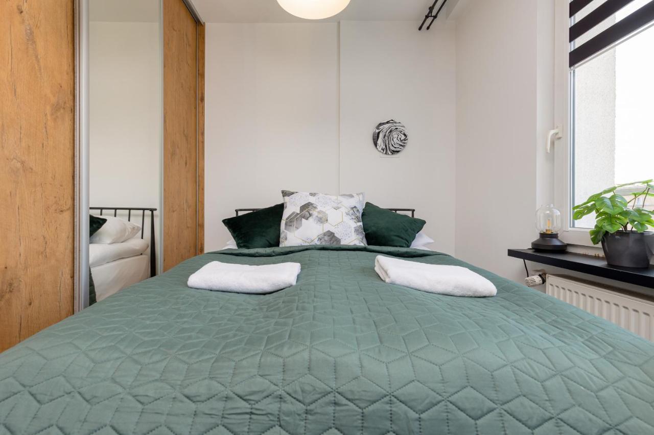 Grojecka Studio For 3 Guests With Balcony By Renters *